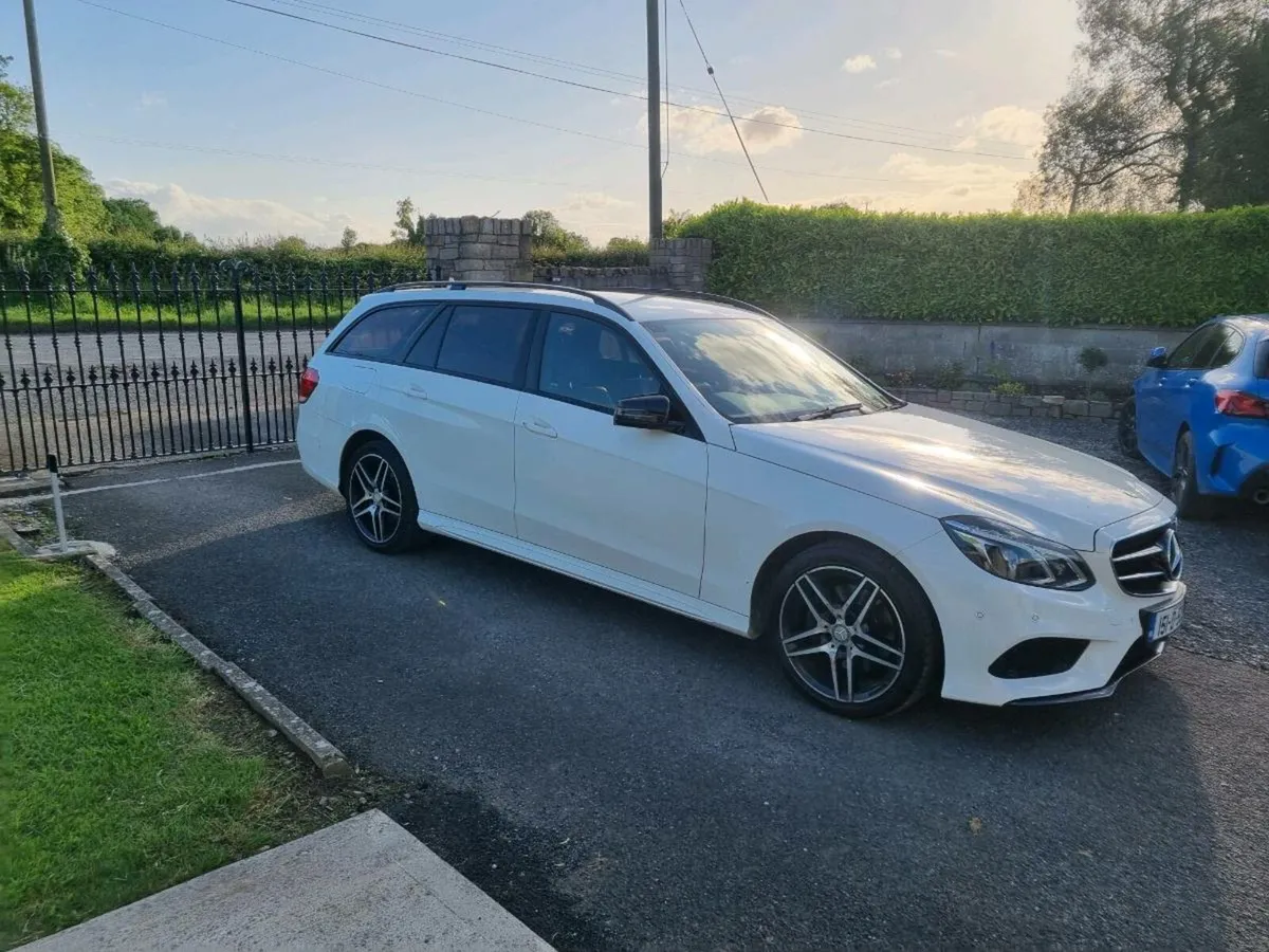 Mercedes E220 AMG LINE NIGHT EDITION - Image 3