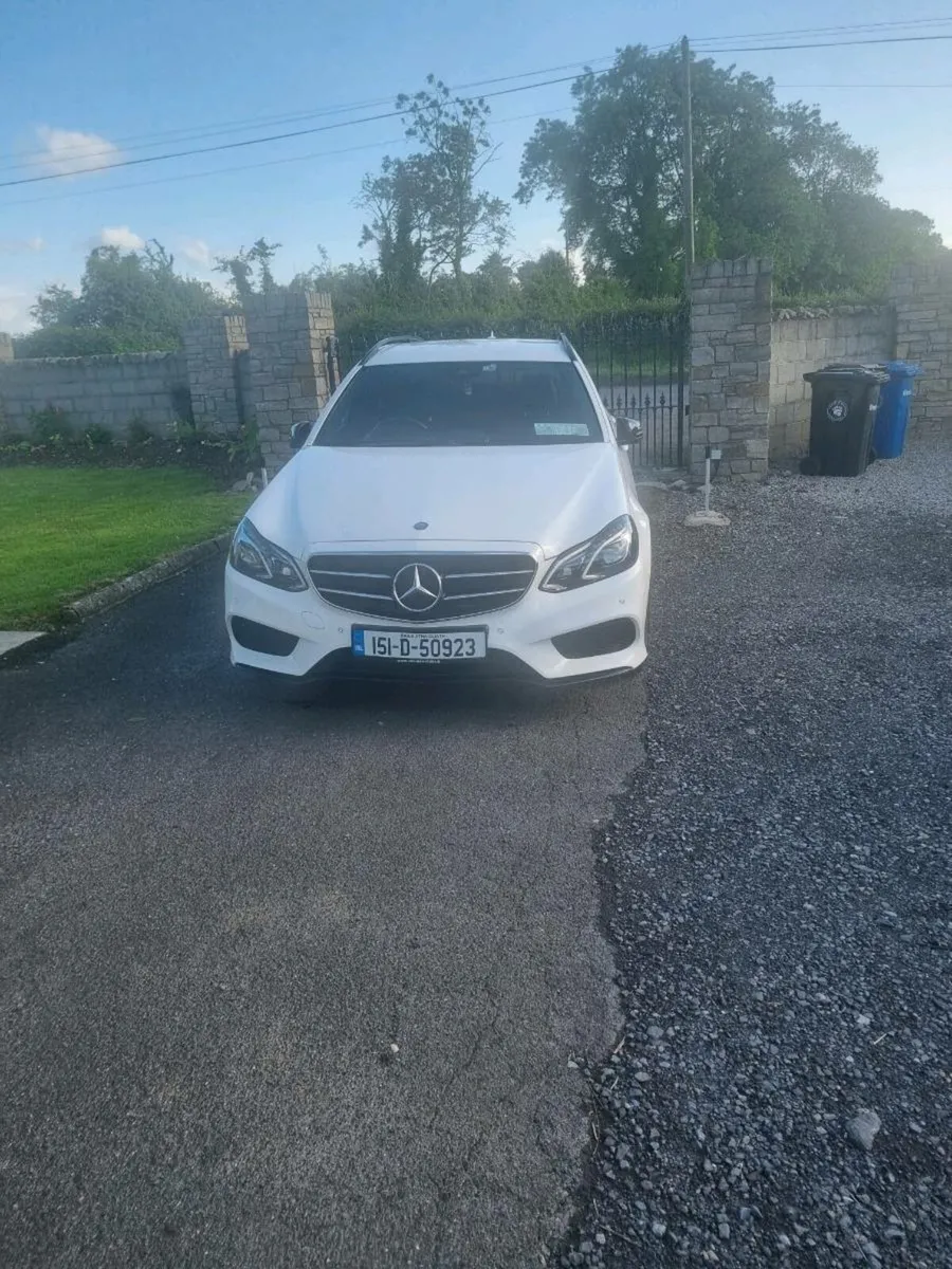 Mercedes E220 AMG LINE NIGHT EDITION - Image 4