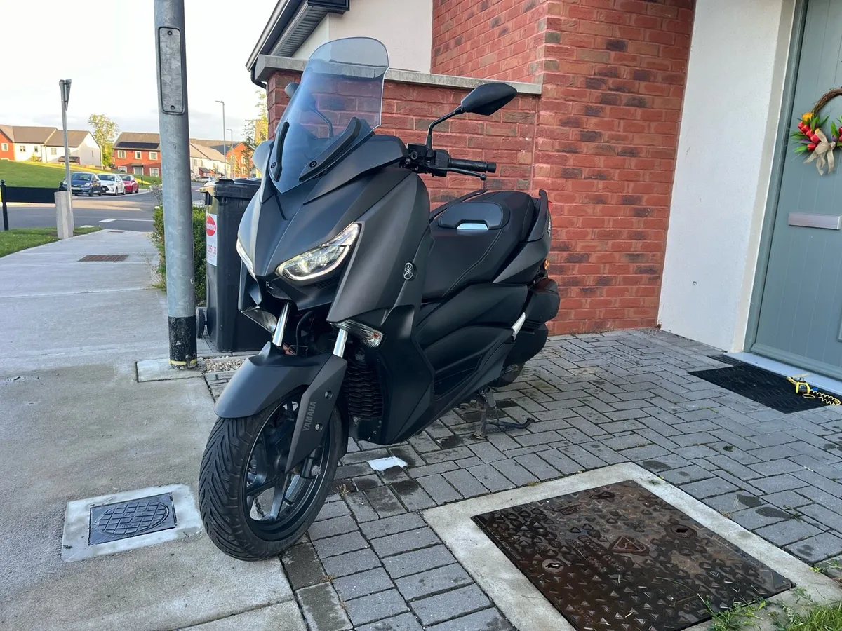 Yamaha X-MAX 300 - Image 2