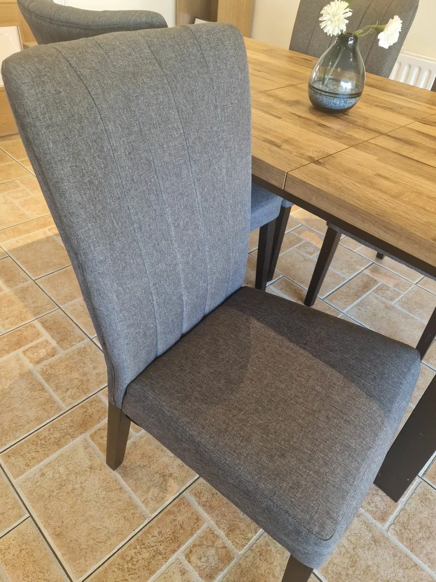 Dining table / dining chairs - Image 2