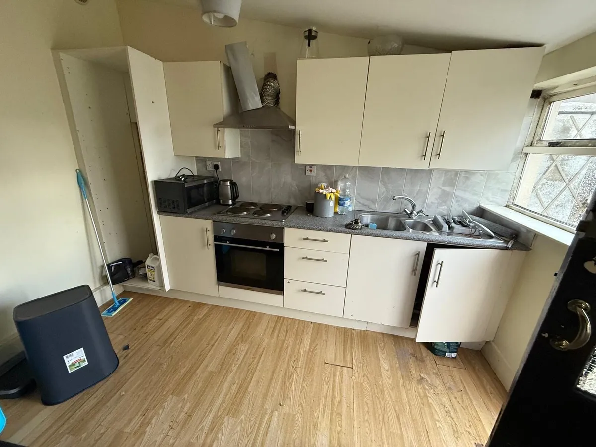 Free furniture and kitchens - Image 1