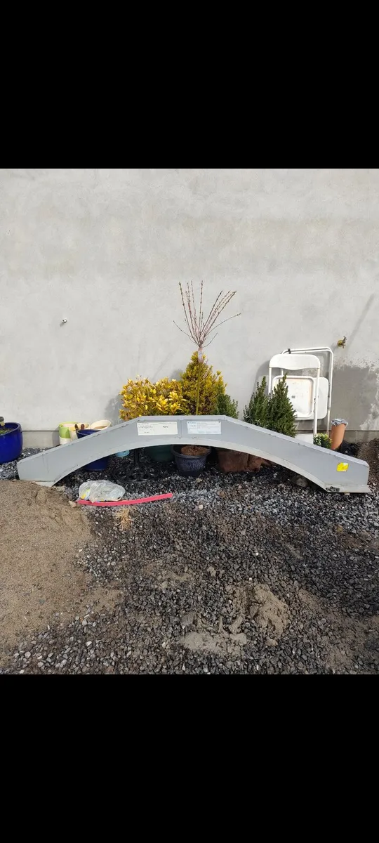 Steel arch - Image 1