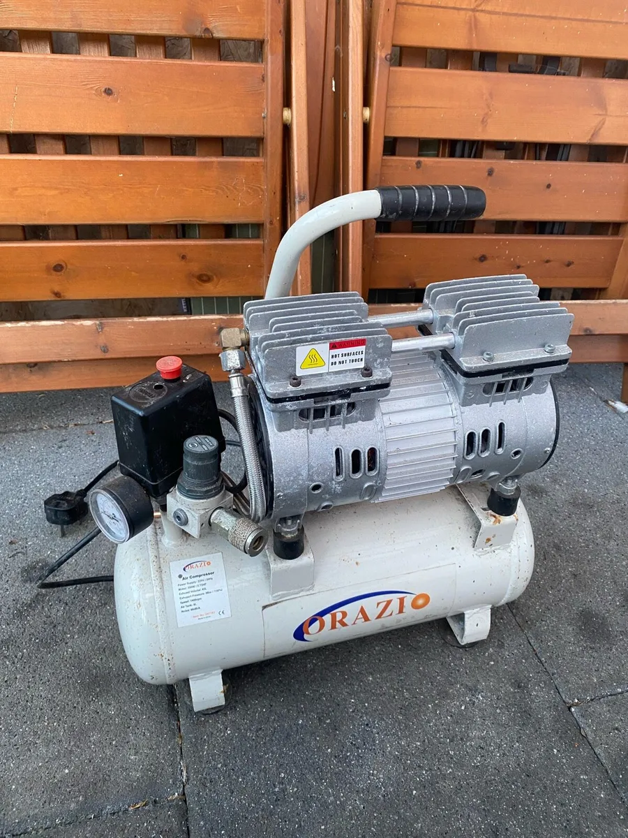 Compressor ORAZIO 9L 66dB/A 8 Bar - Image 1