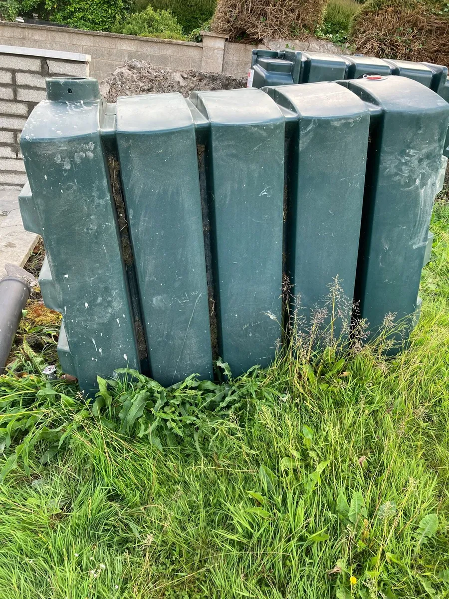 Oil tank - Image 1