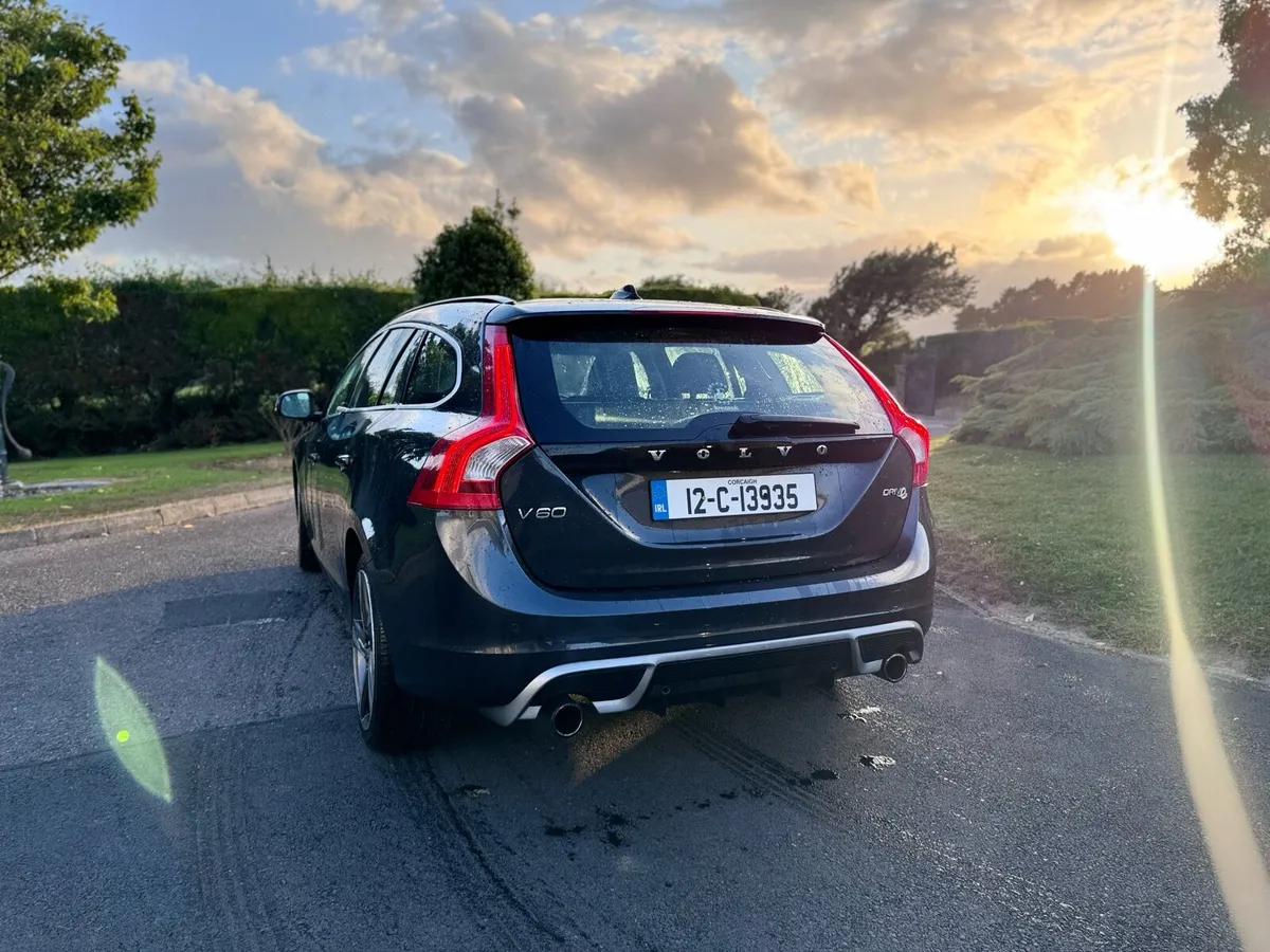 Volvo v60 R-Design - Image 3