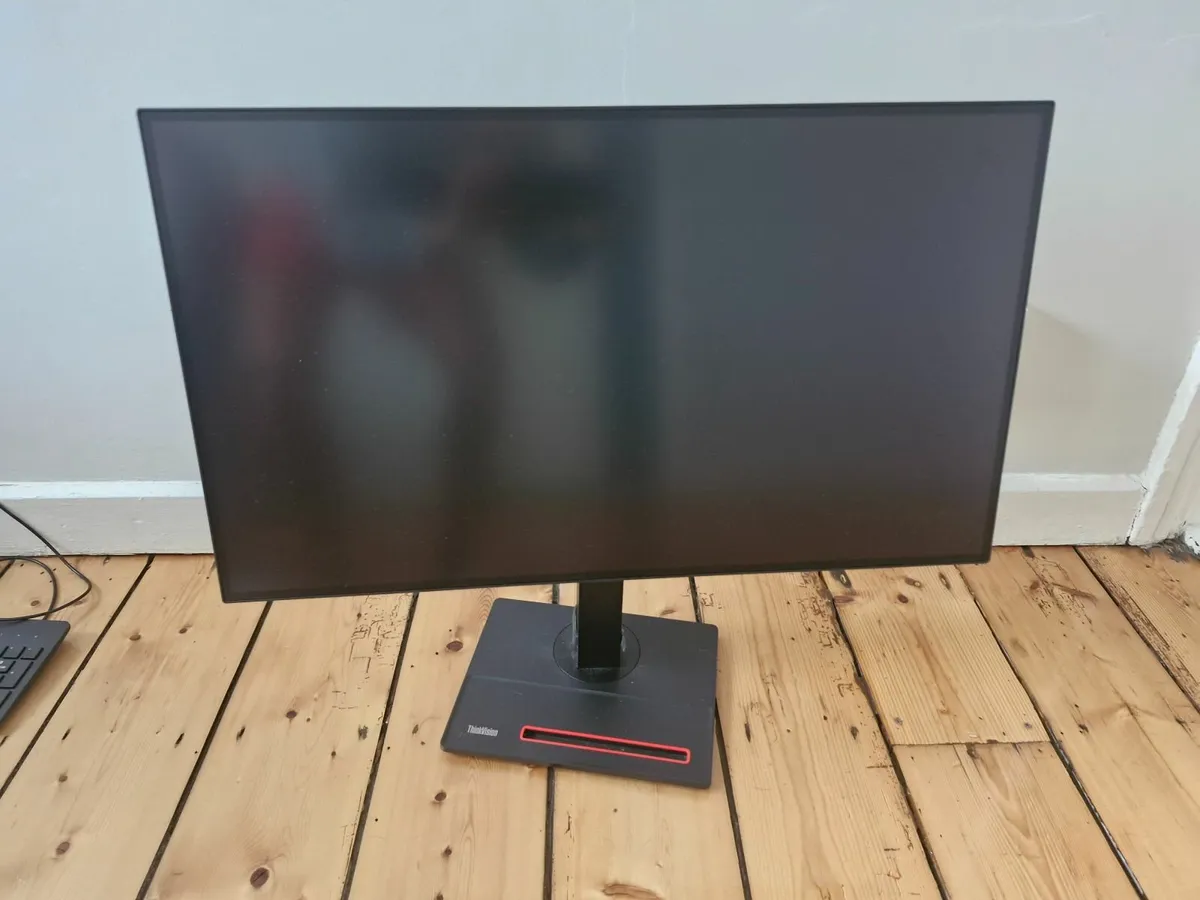 ThinkVision P27h-20 27" QHD USB-C Docking Monitor - Image 2