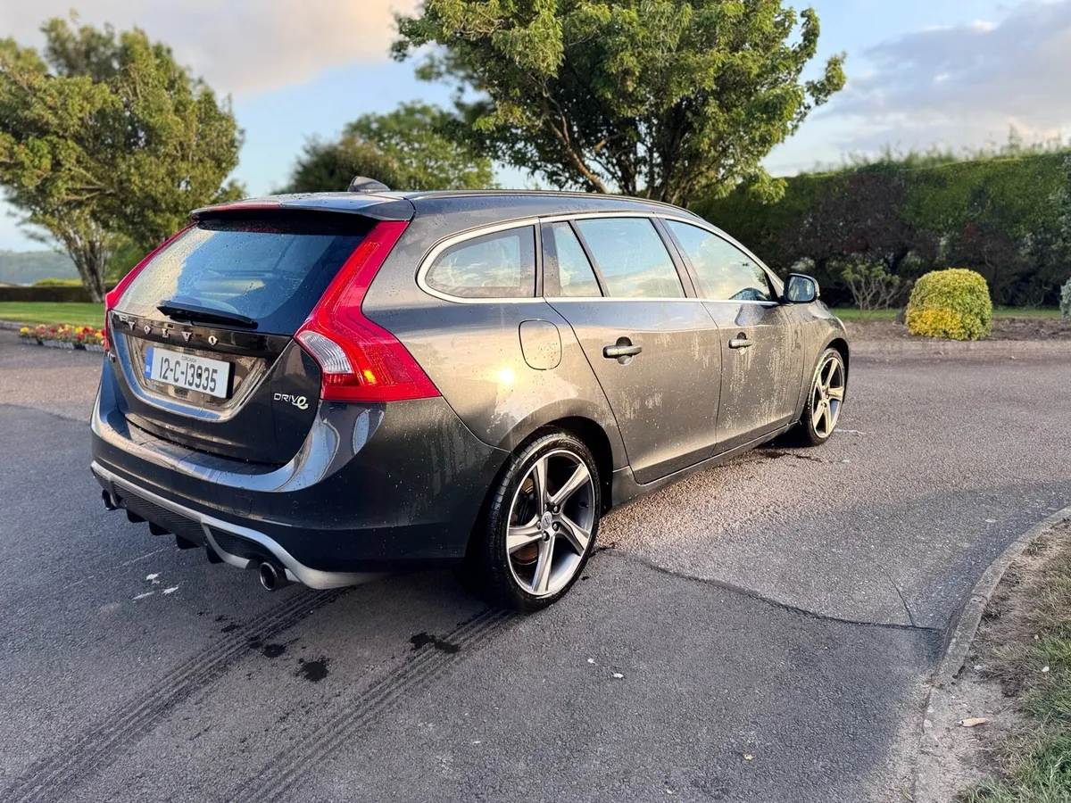 Volvo v60 R-Design - Image 4
