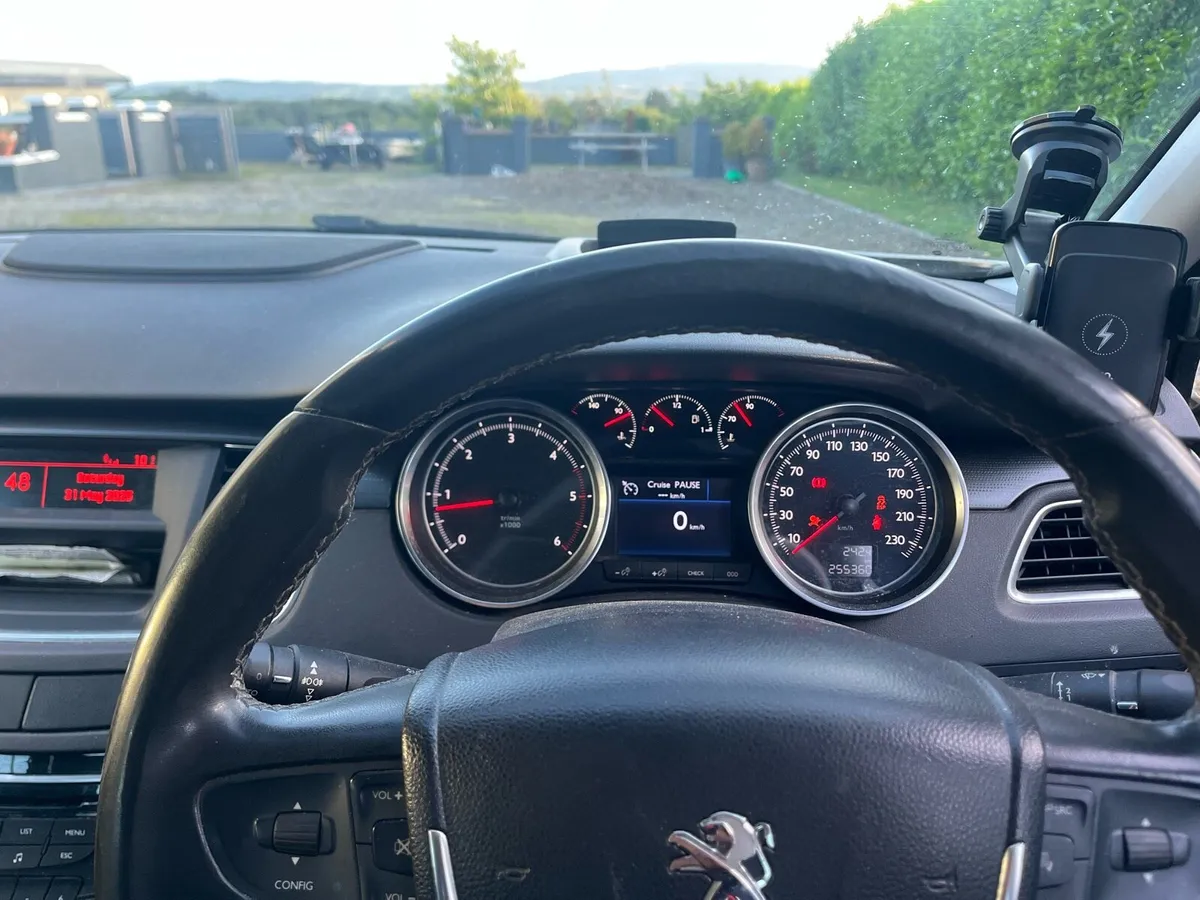 Car - Image 3