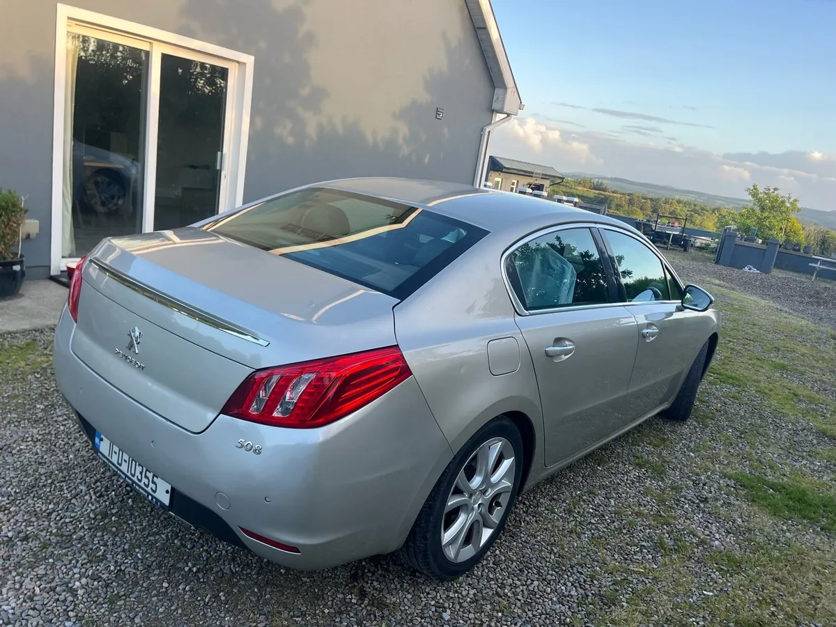 Car - Image 4