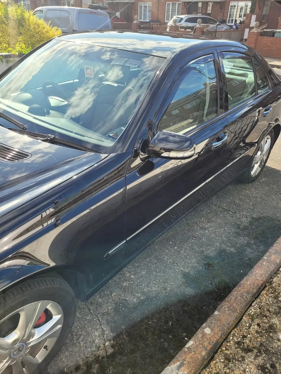 Mercedes-Benz E-Class 2007 - Image 3