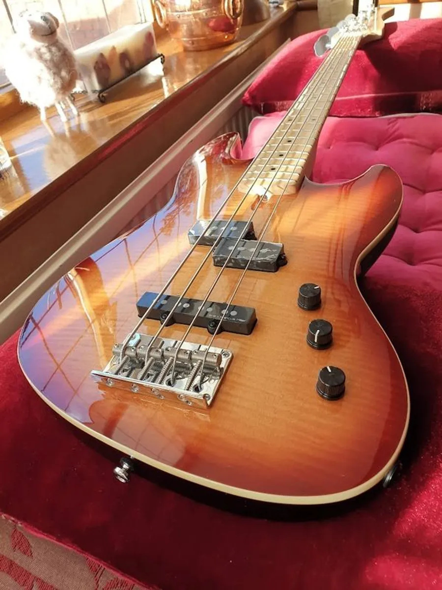 Sire Marcus Miller U5 Short Scale Bass Guitar - Image 2