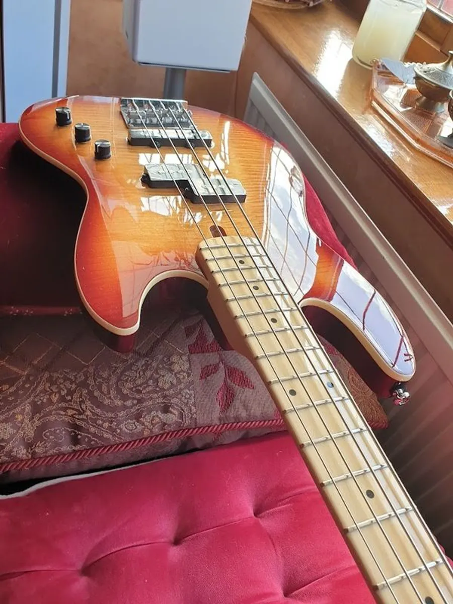 Sire Marcus Miller U5 Short Scale Bass Guitar - Image 3