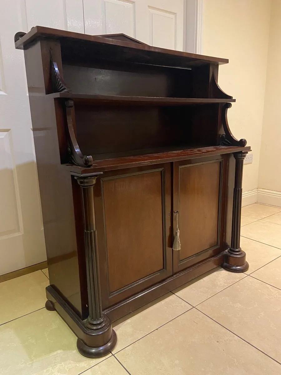 William IV Walnut buffet dresser - Image 1