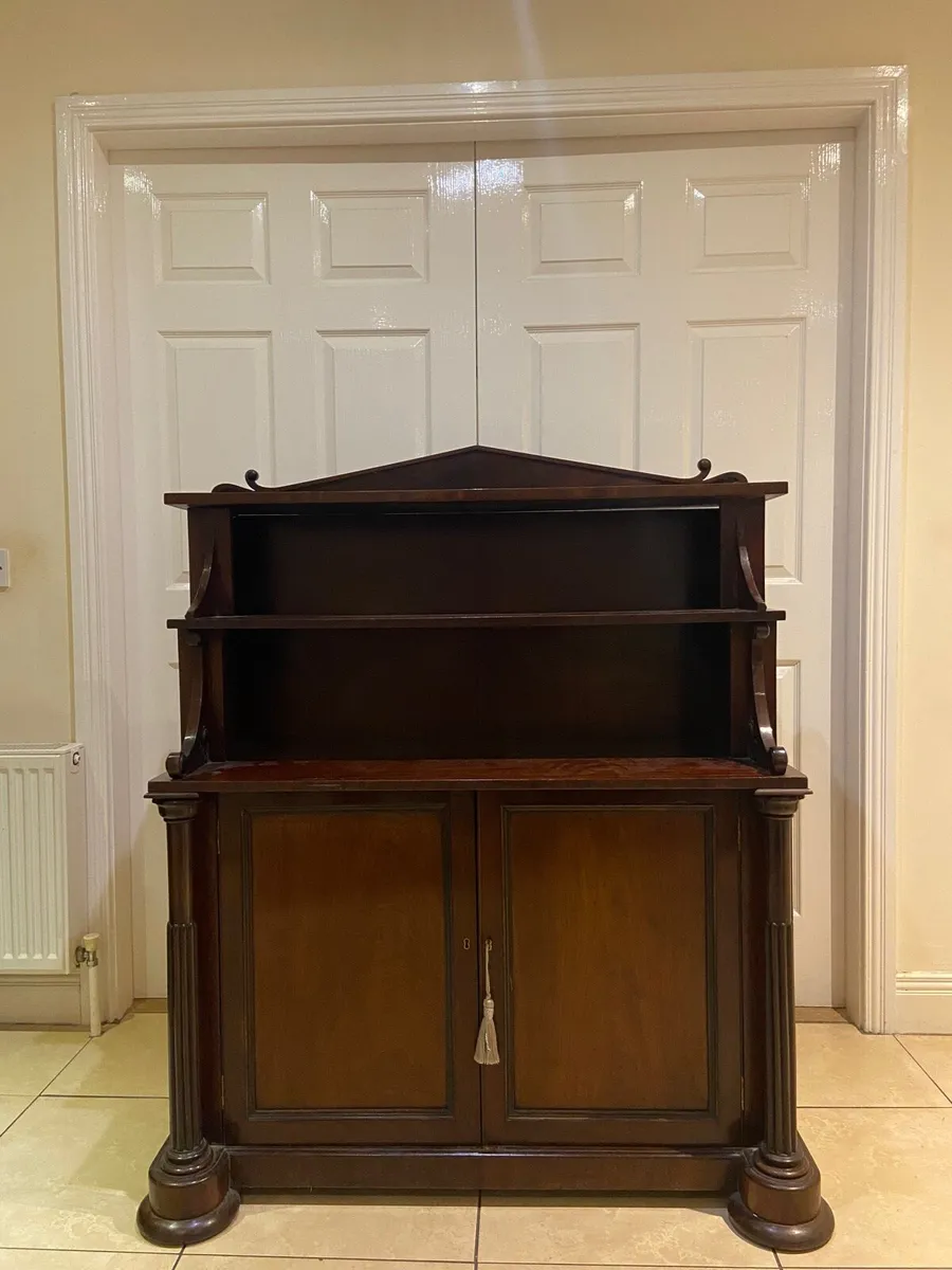William IV Walnut buffet dresser - Image 2