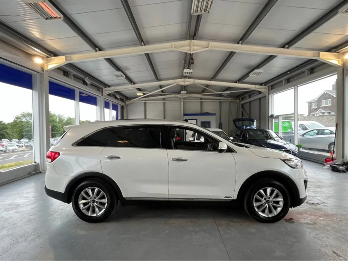 Kia Sorento Platinum 5DR ( Top Spec Pan Roof ) - Image 4