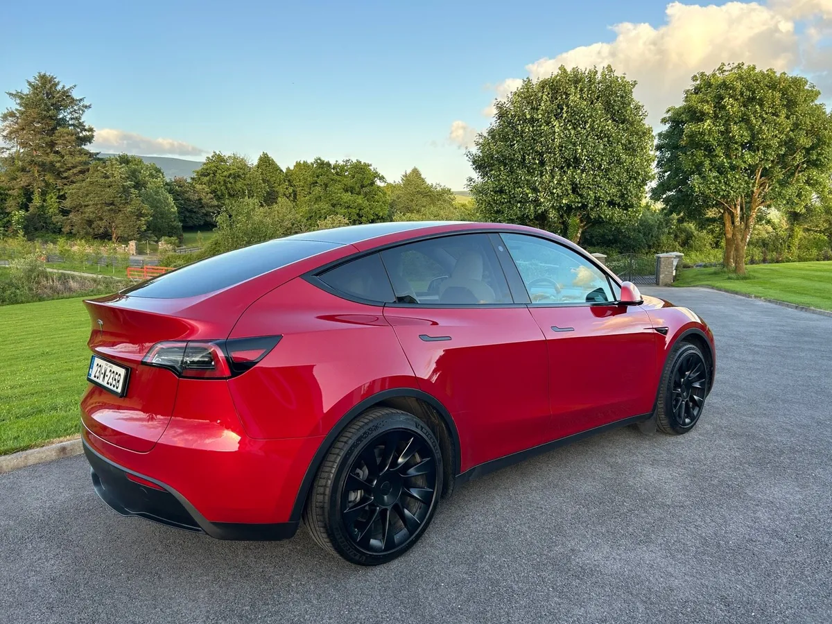 Tesla Model Y - Image 2