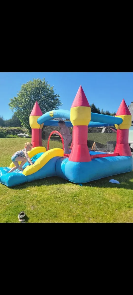 Bouncing castels - Image 1