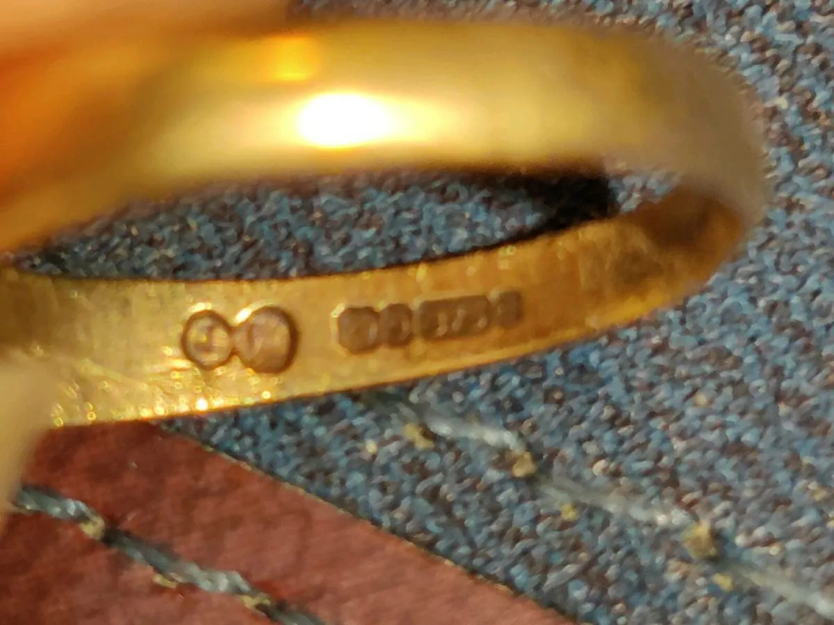 RARE IDENTITY, 9CT Old Gold UNISEX Signet Ring ! - Image 4