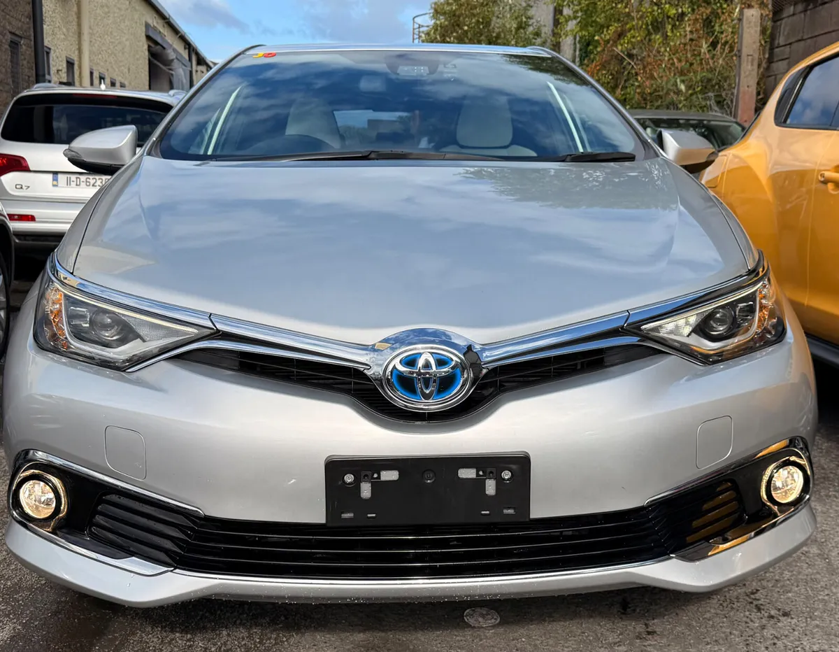 Toyota Auris  2016 hybrid with low miles - Image 3