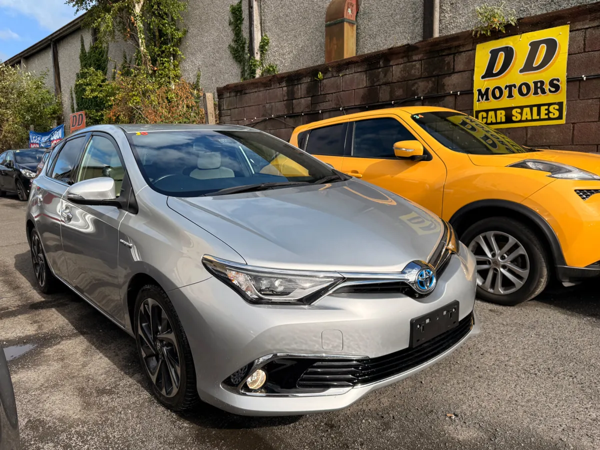 Toyota Auris  2016 hybrid with low miles - Image 2