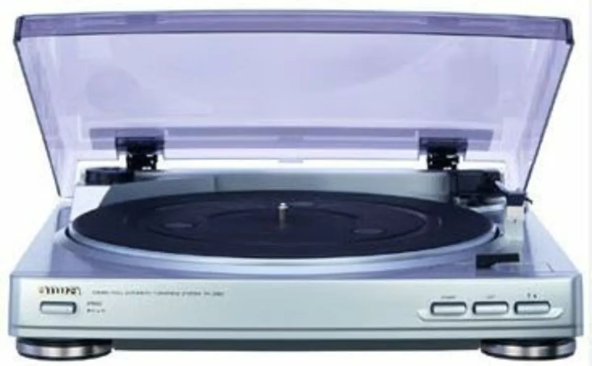 AIWA - Belt Driven Turn-table. - Image 1
