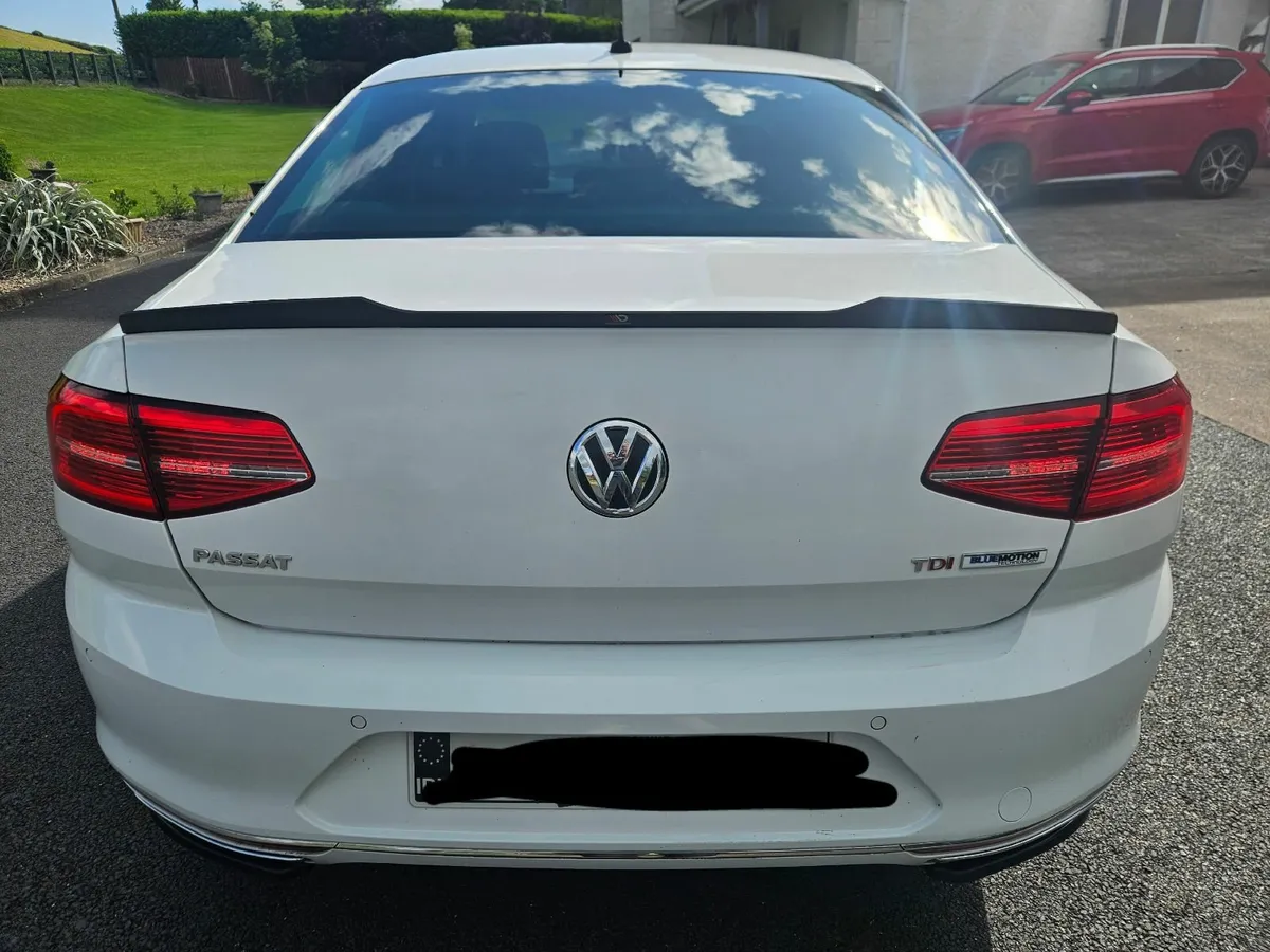 Volkswagen Passat R-Line 2016 - Image 2