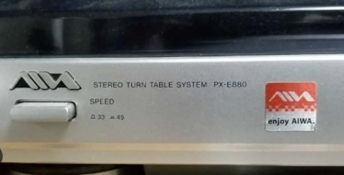 AIWA - Belt Driven Turn-table. - Image 4