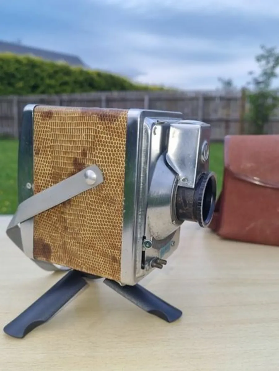 Hunter Gilbert Box Type 120 Roll Film Camera - Image 3