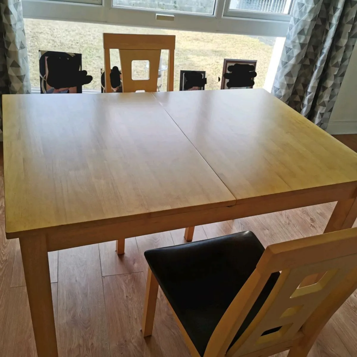 Dining room table - Image 1