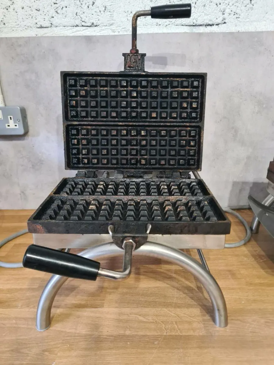 Commercial Belgian Waffle Iron Hcw - Image 1
