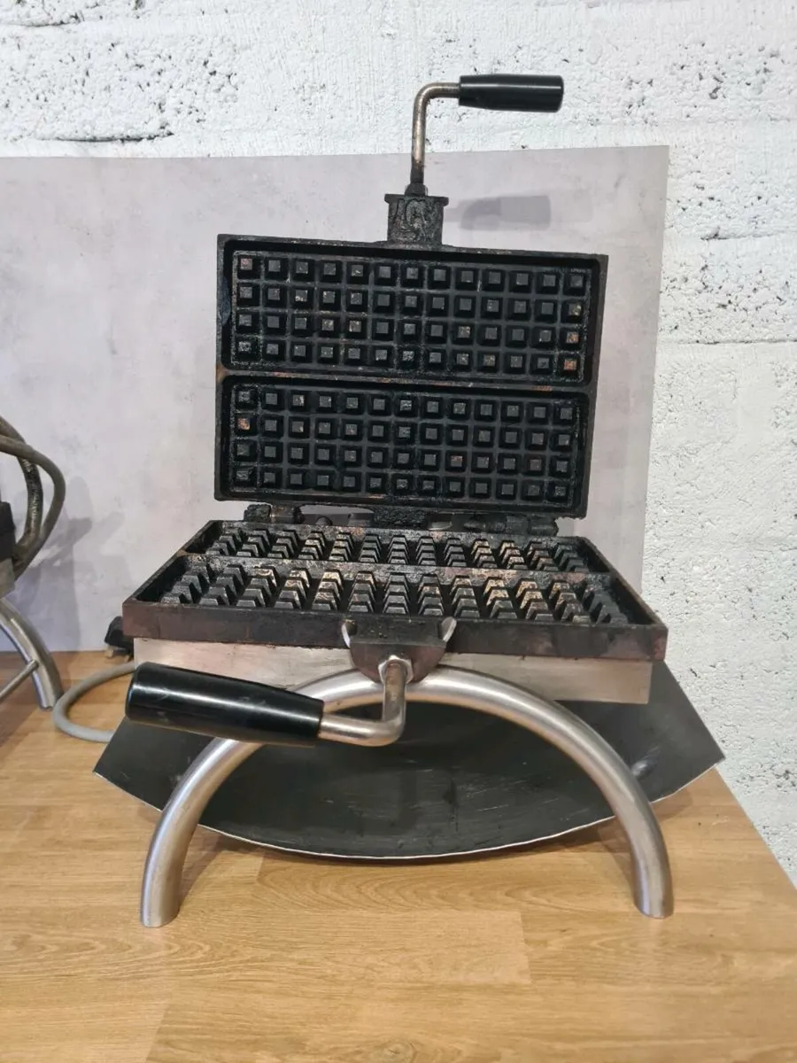 Commercial Belgian Waffle Iron Hcw - Image 3