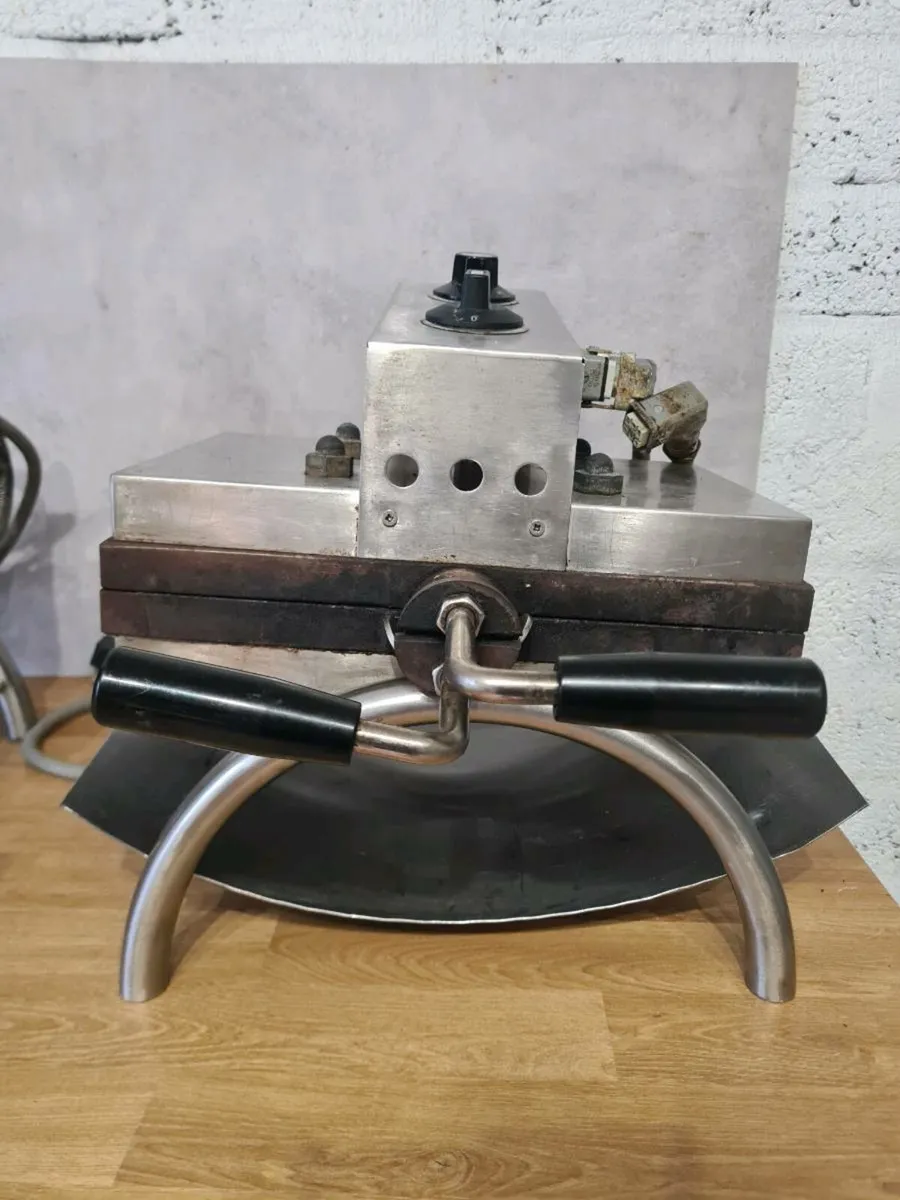 Commercial Belgian Waffle Iron Hcw - Image 4