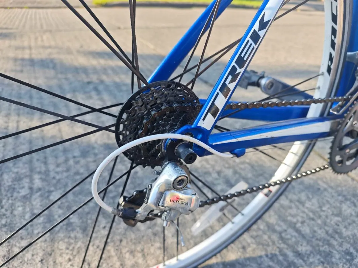 Carbon Fibre Trek Madone 4.5 Road/hybrid bike - Image 3