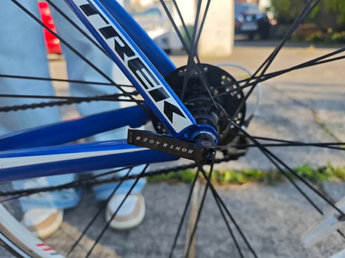 Carbon Fibre Trek Madone 4.5 Road/hybrid bike - Image 4