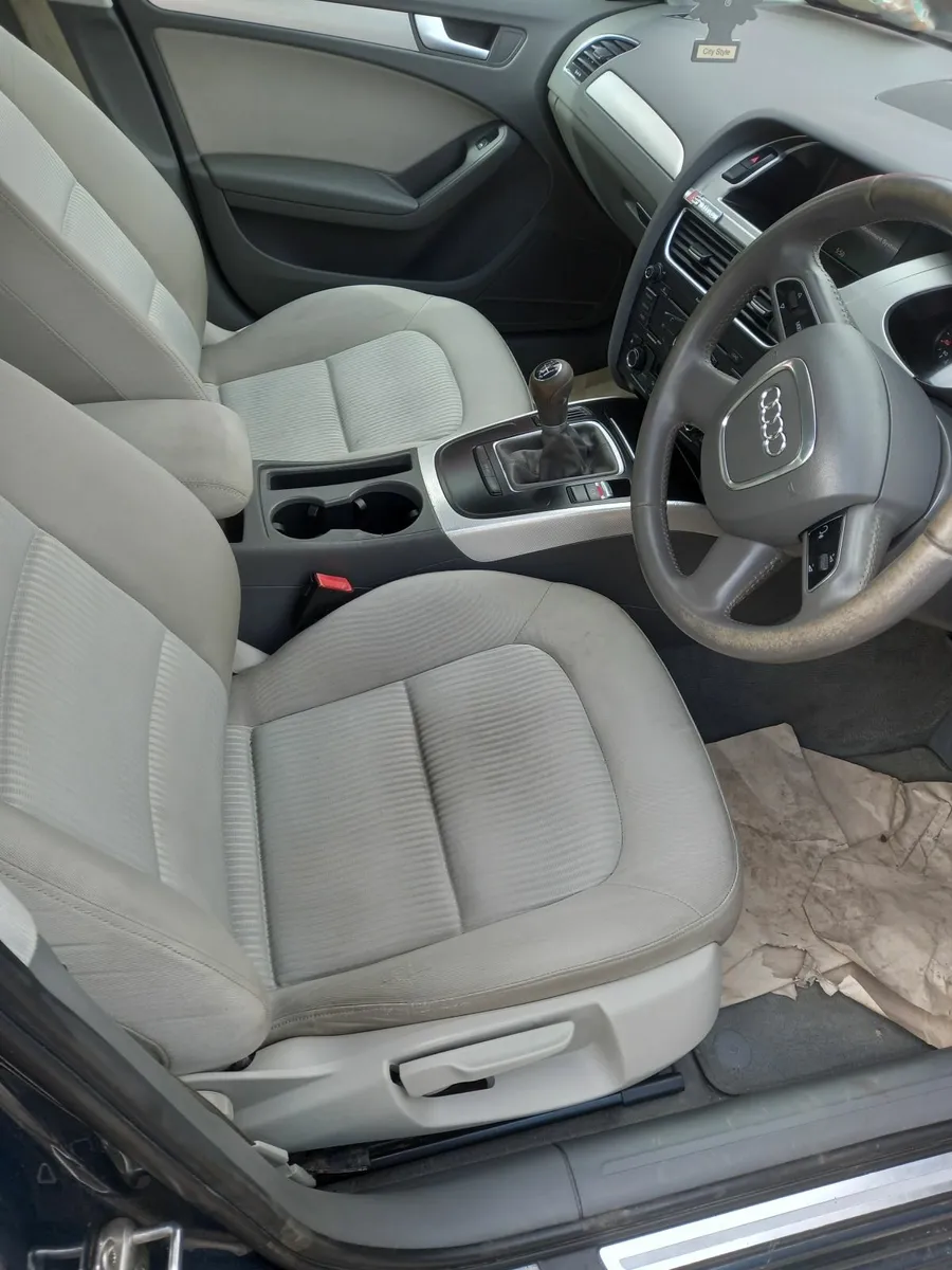 Audi A4 2.0  tdi for parts - Image 2