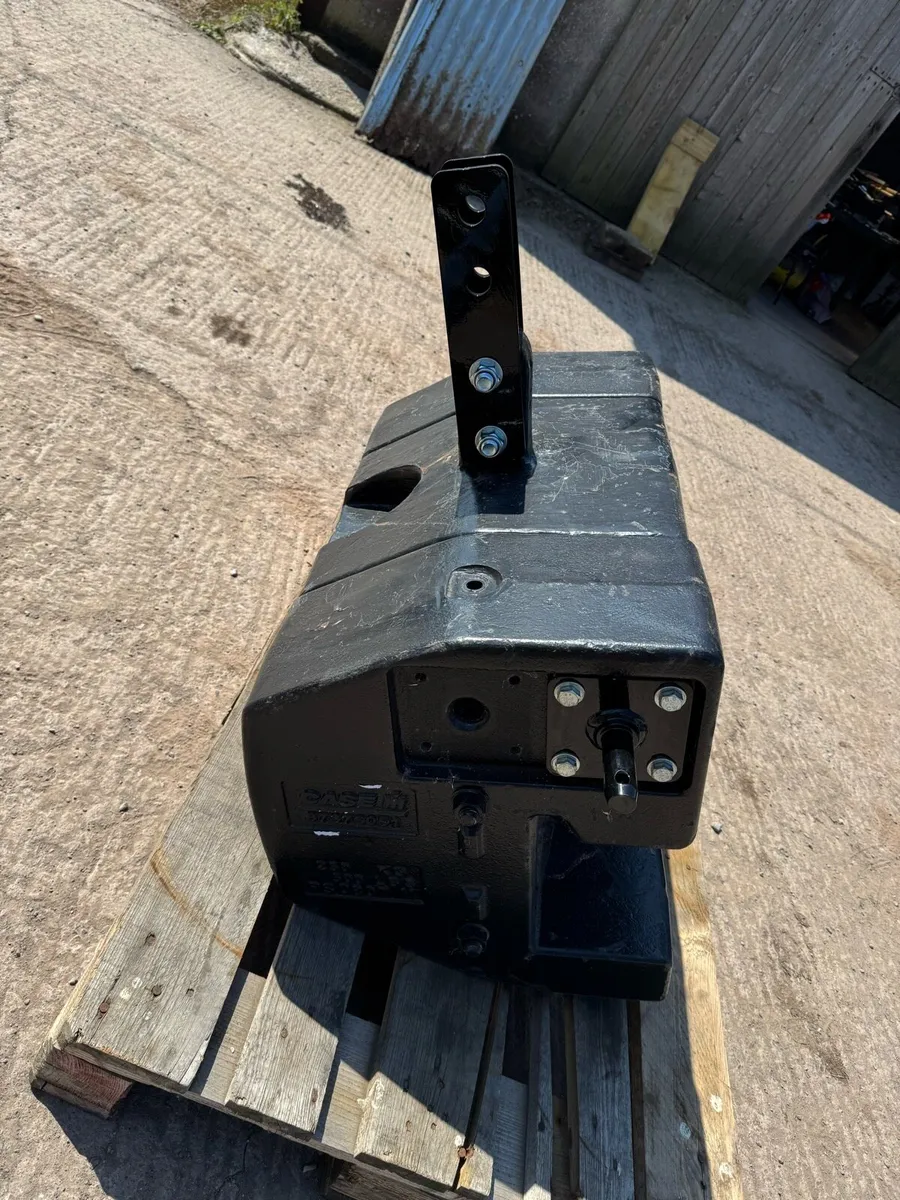 Case 1000kg Weight Block linkage - Image 1