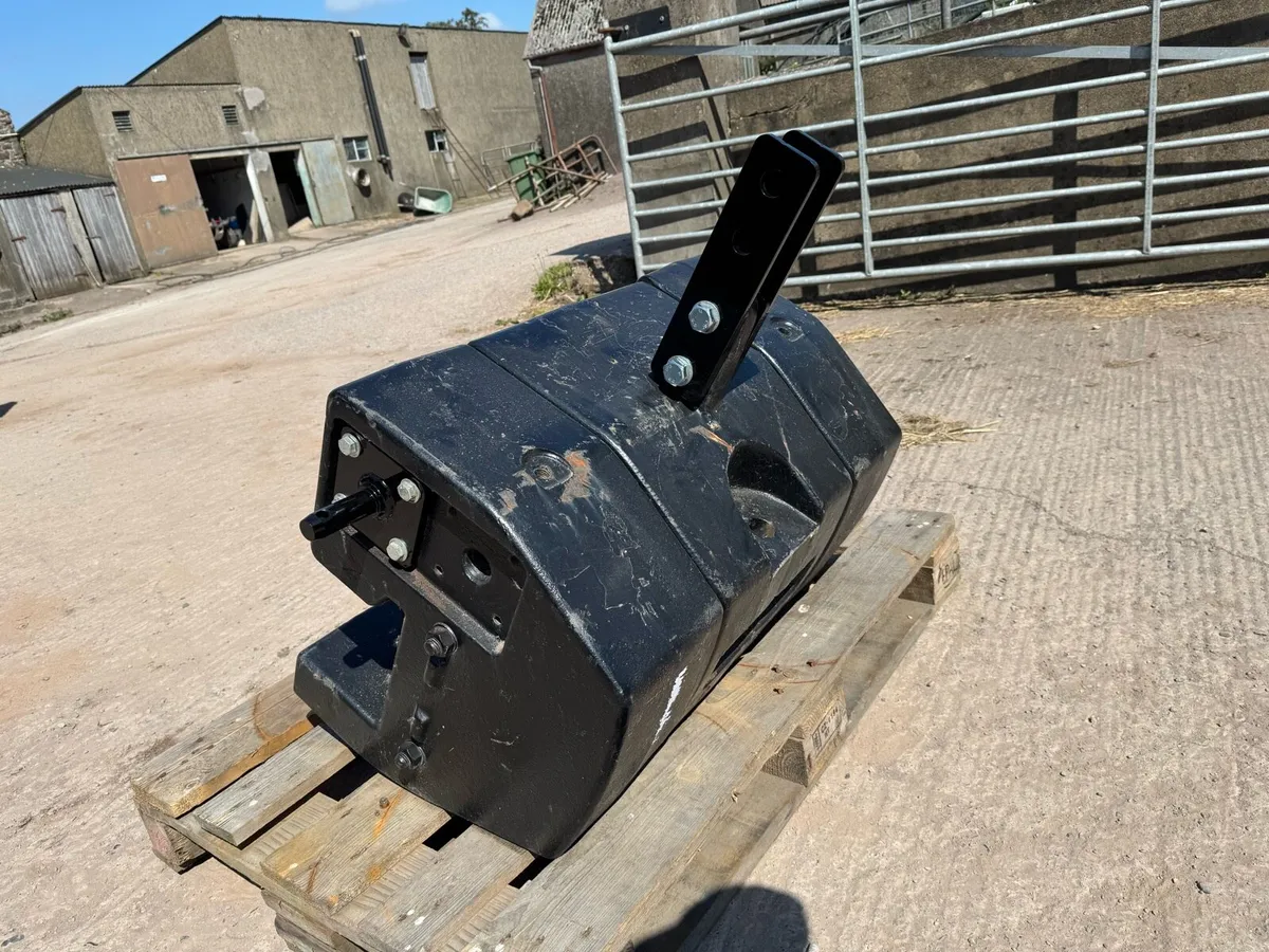 Case 1000kg Weight Block linkage - Image 3