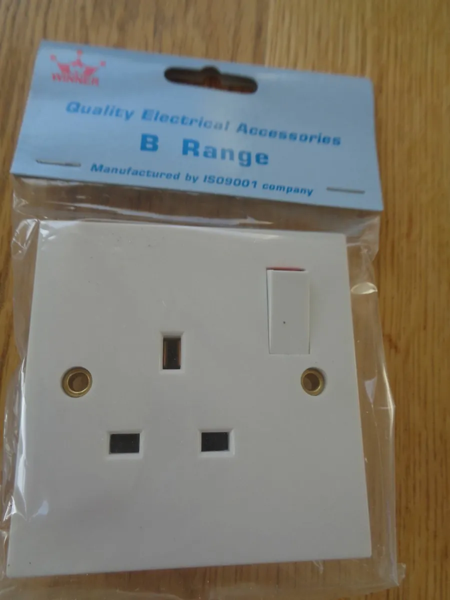 1 Gang Switched Socket for Sale - Image 1