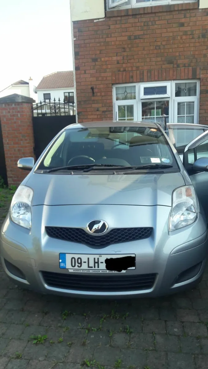 Toyota Vitz 2009 - Image 1