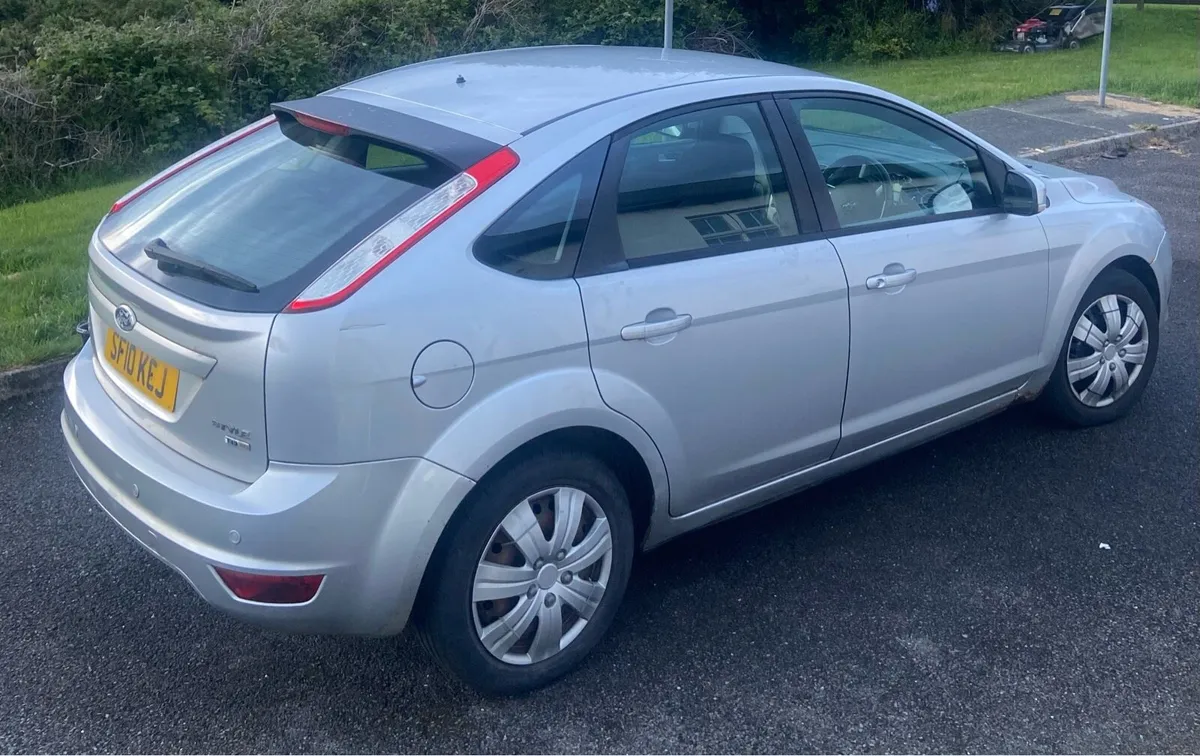 2010 Ford Focus 1.6 TDCI Style - Image 2