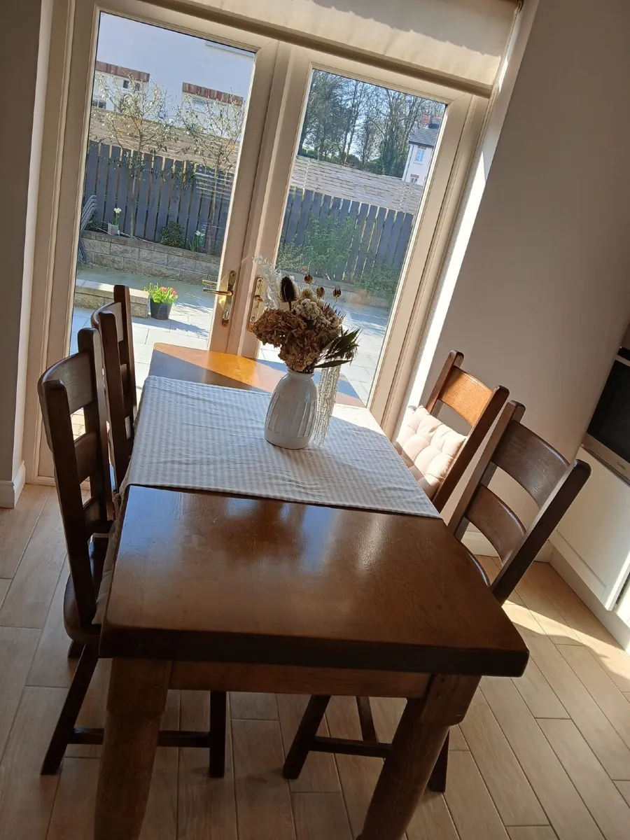 Solid oak Table and chairs - Image 1