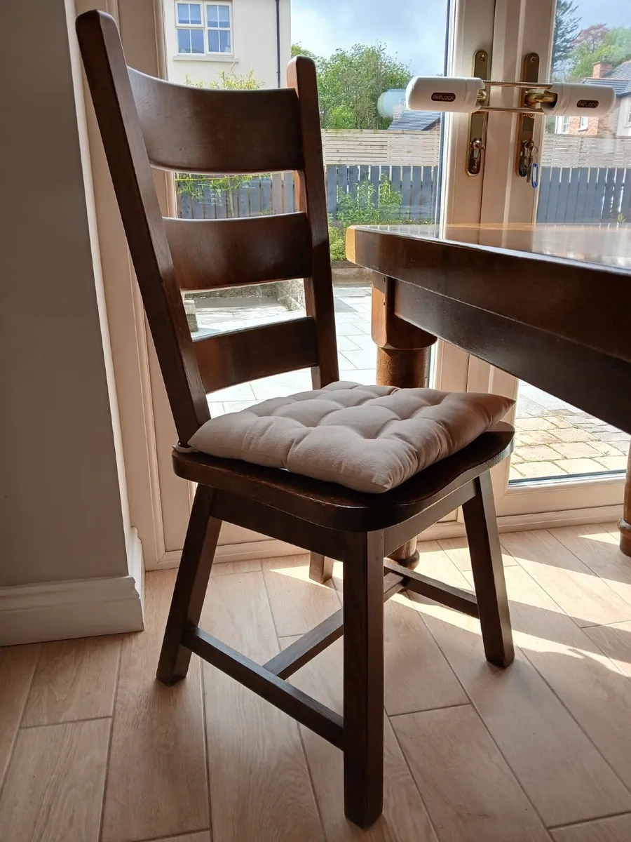 Solid oak Table and chairs - Image 2