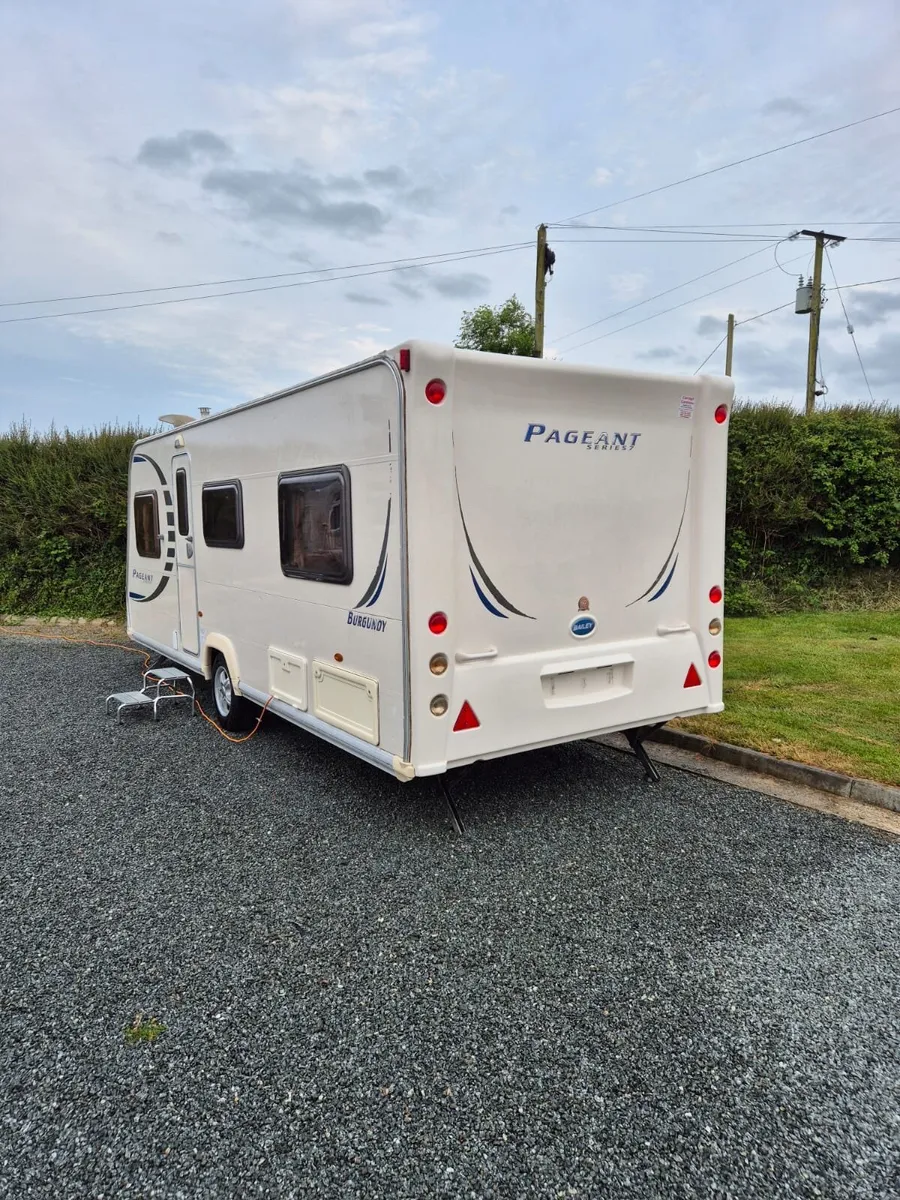 2009 Bailey pagent series 7 fixed bed - Image 2