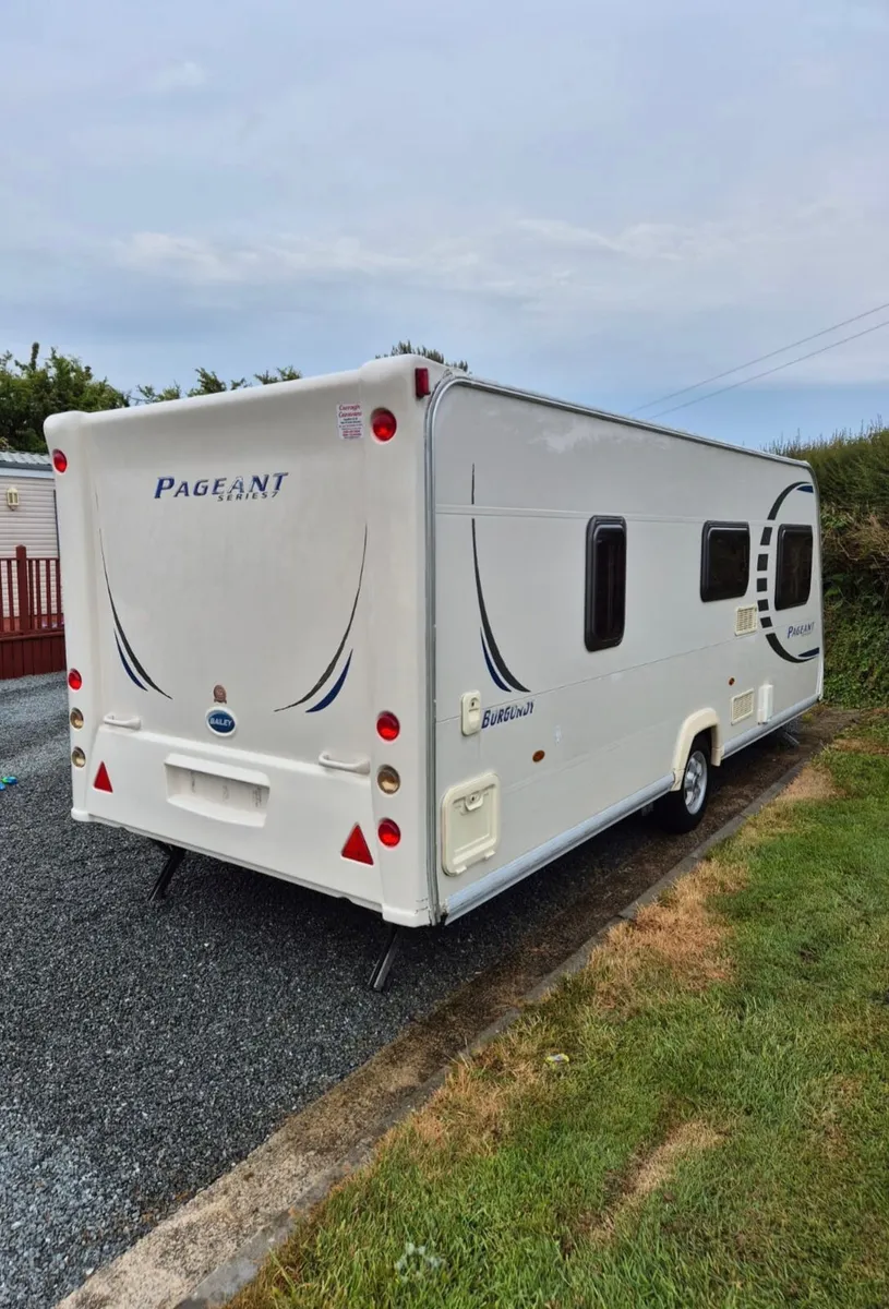 2009 Bailey pagent series 7 fixed bed - Image 4