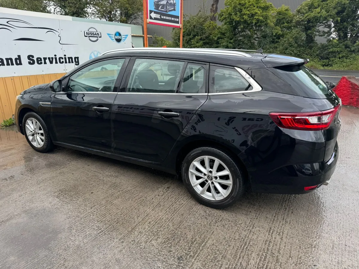 182 Renault Megane 1.5D 110 DYNAMIQUE NAV ESTATE - Image 4