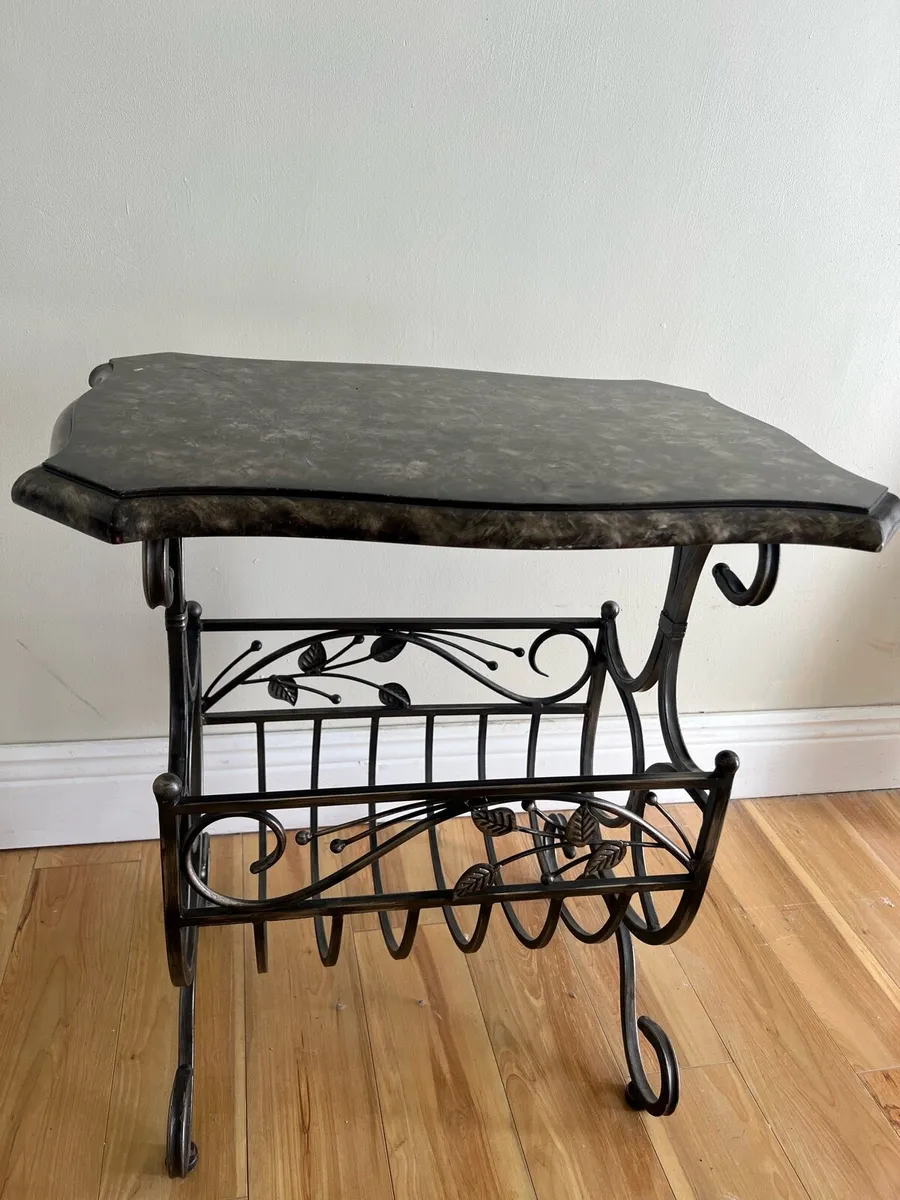 MINDY BROWN LAMP/MAGAZINE TABLE - Image 1
