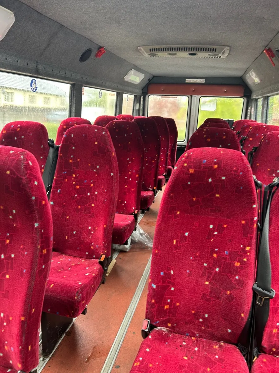 Mercedes bus 25 seat - Image 4