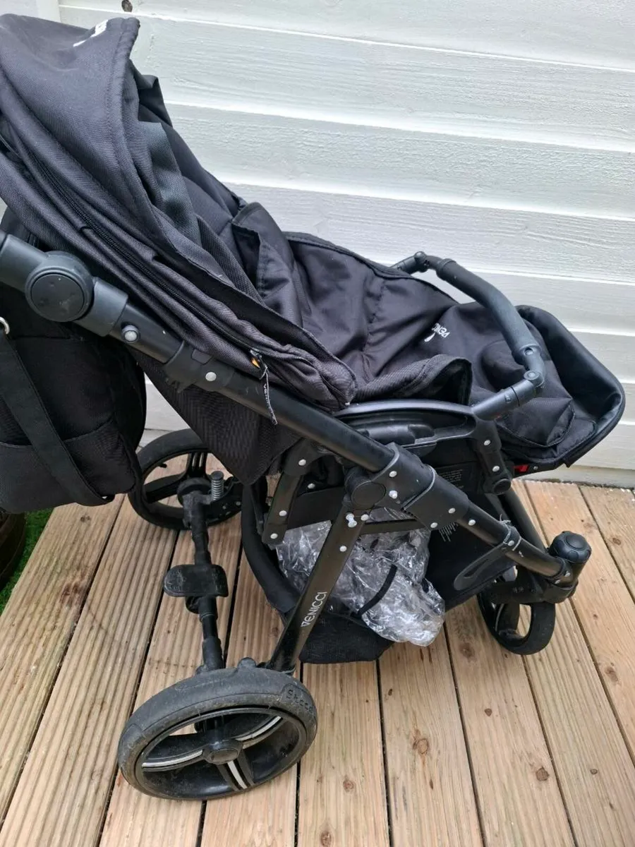 Pram - Image 1