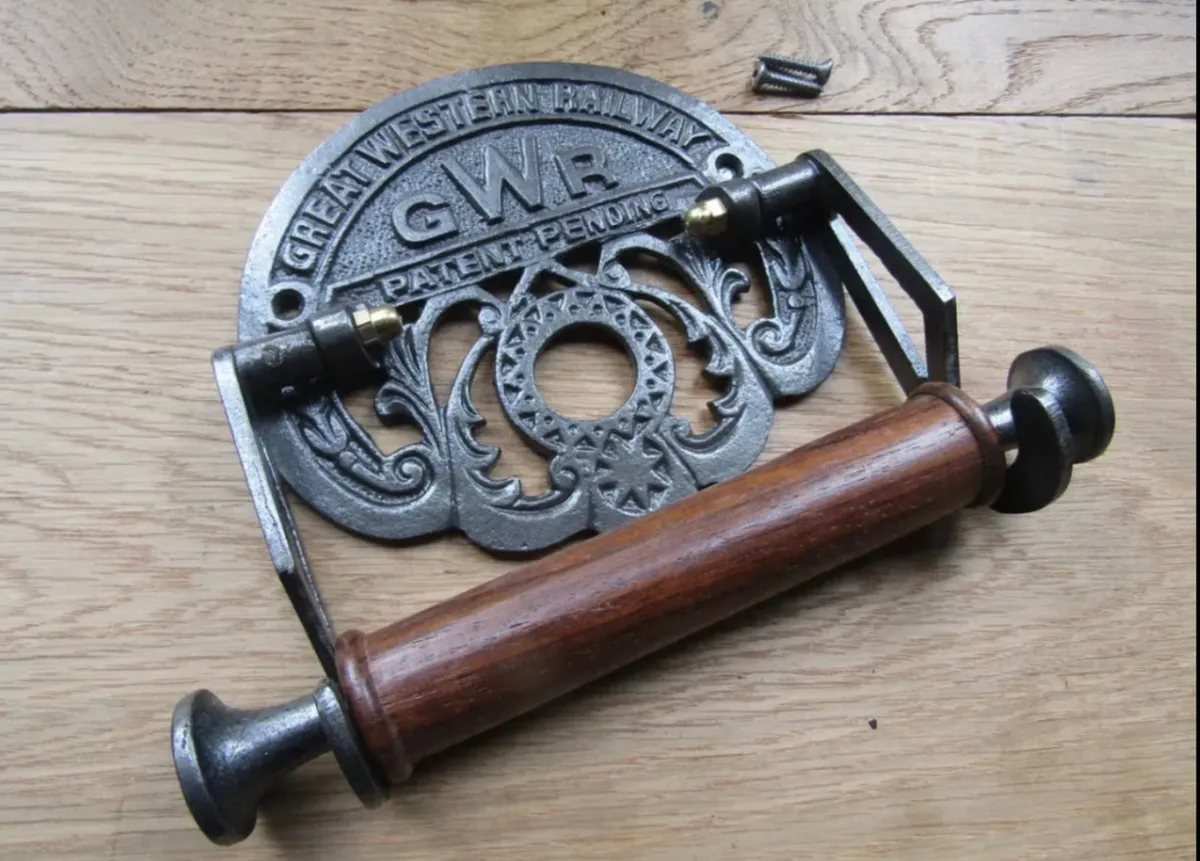 Cast Iron Vintage Style Toilet Roll Holder NEW - Image 1