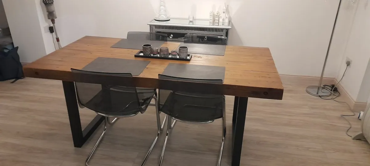 Dining table & chairs - Image 1